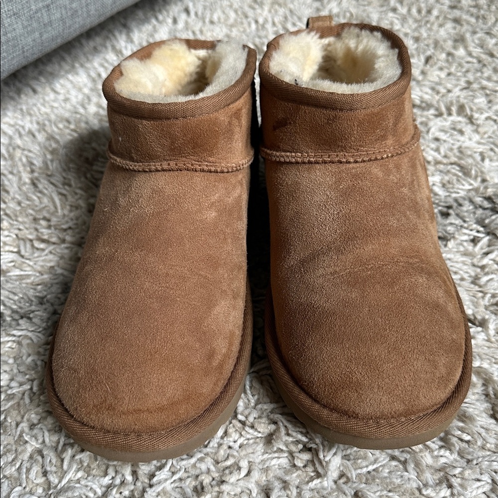 UGG
